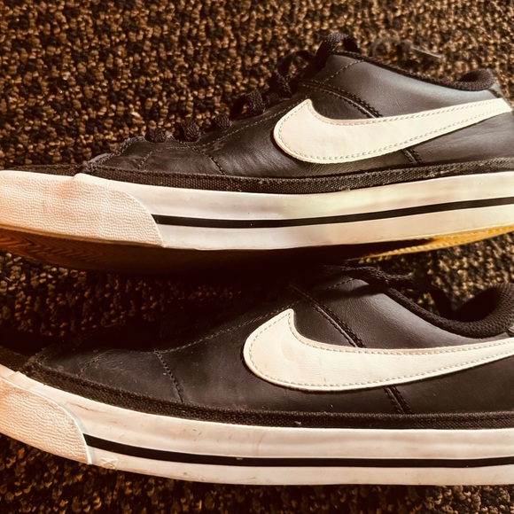 Black Nike - Picture 5 of 5